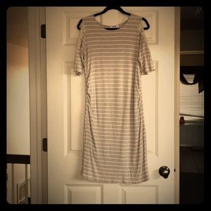 Comfy and cute maternity dress